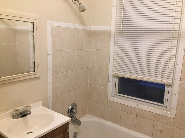 816 W. Greenfield Ave. - 19 Unit — Photo 3