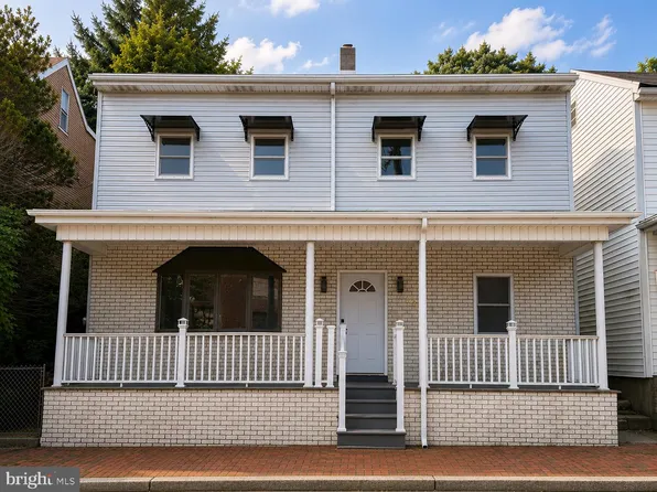 142 W Bacon St, Pottsville, PA 17901