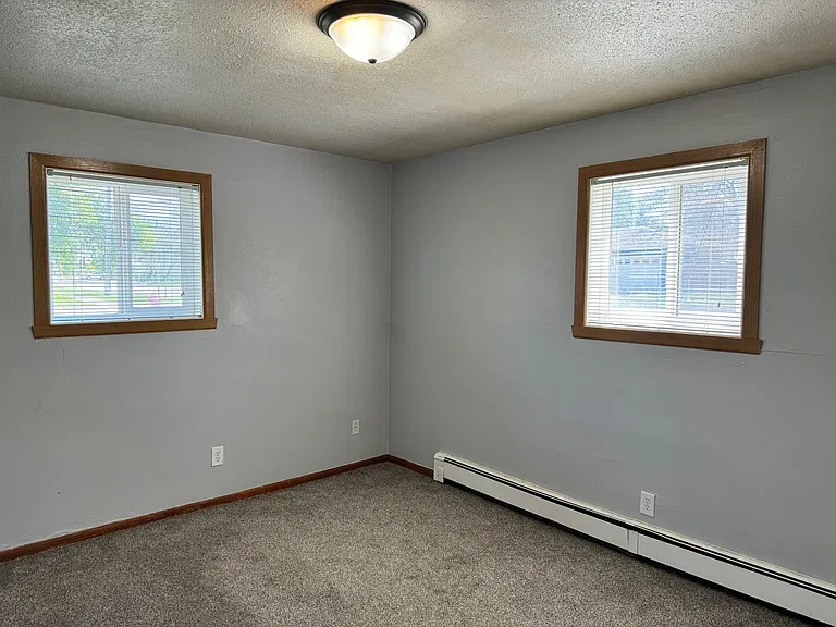 College Park Apartments — Photo 24