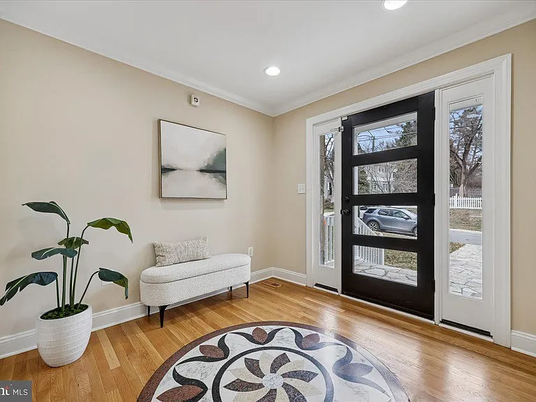 4902 Derussey Pkwy — Photo 3