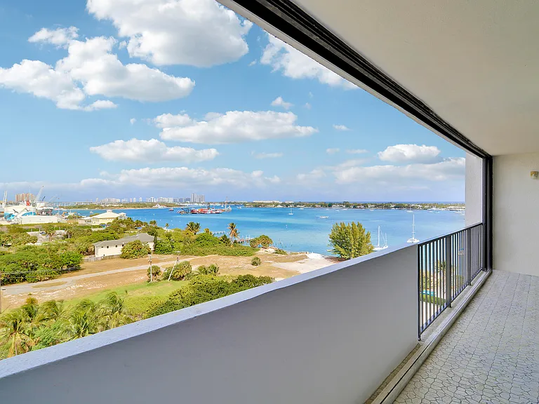 5600 N Flagler Dr #1001 — Photo 26