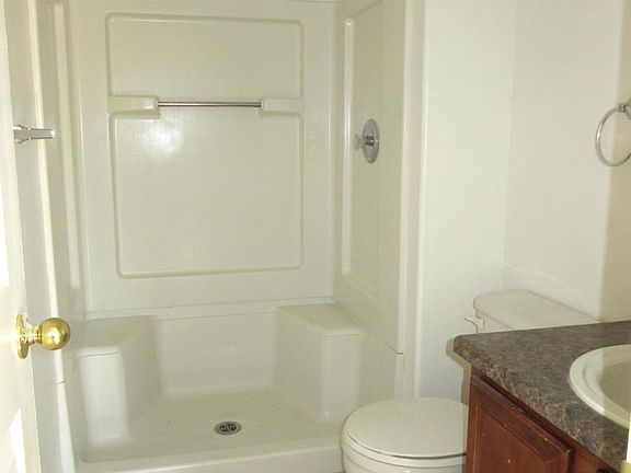 Full bathroom in main bedroom