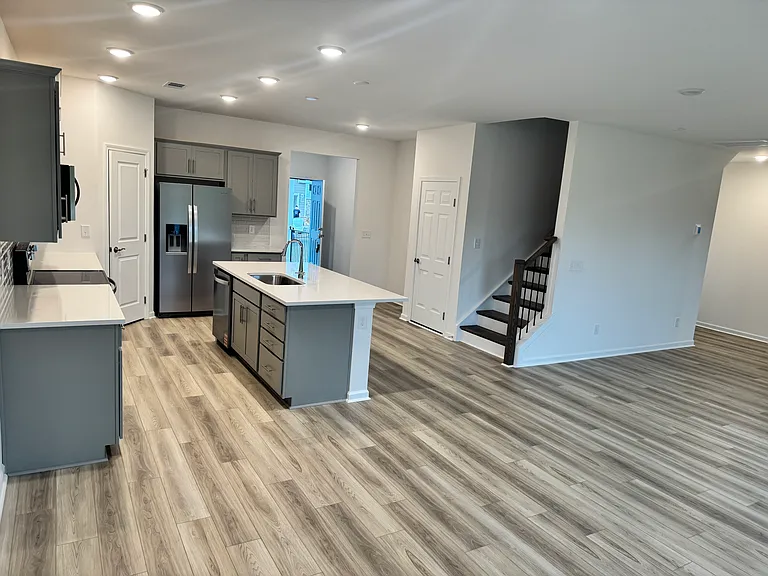 484 Jet Stream Dr — Photo 6