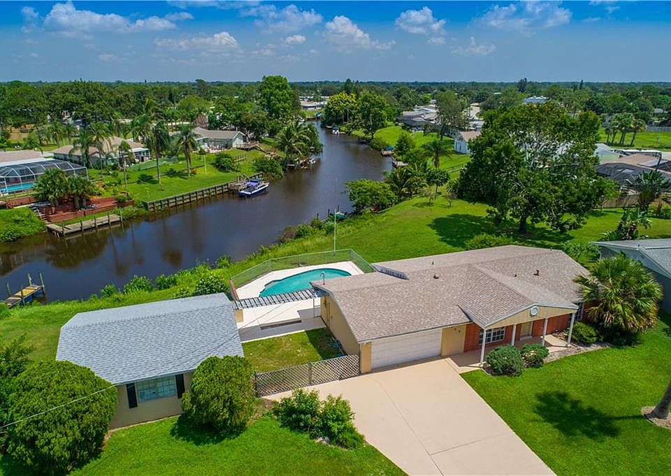 1st image of 947 SE Floresta Dr