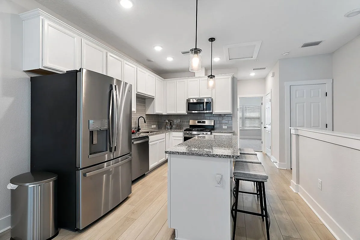 2 bed, 2.0 bath, 1170 sqft, $2,500 — Photo 4