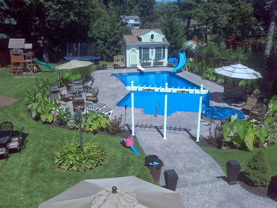 1st image of 28 Wildflower Dr