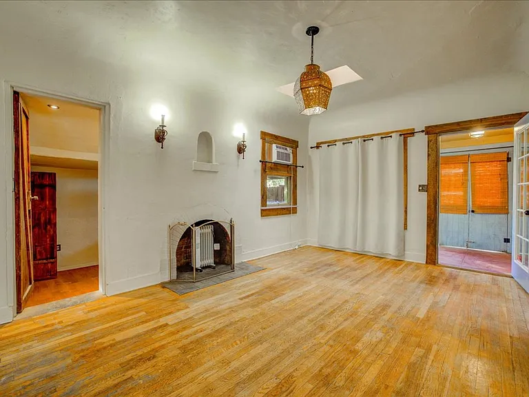 520 E Helen St — Photo 6