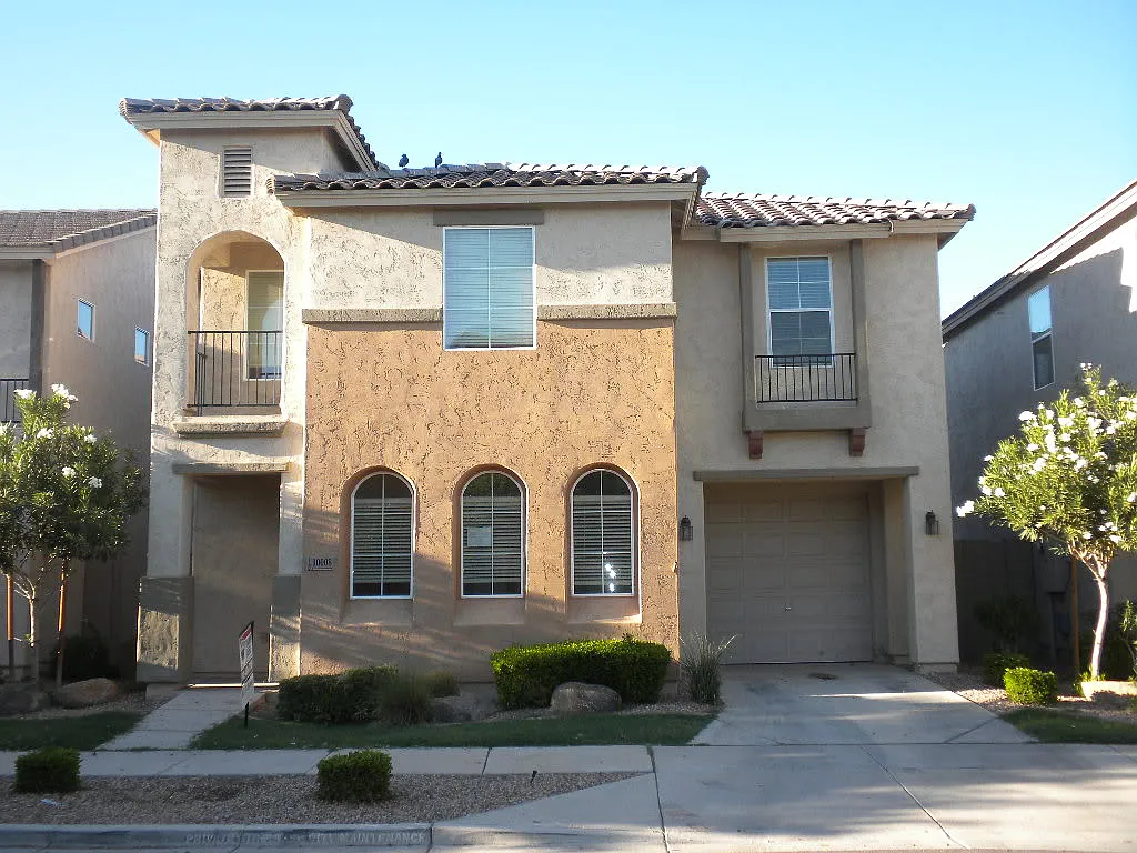 4 bed, 2.5 bath, 1600 sqft, $2,049 — Photo 1