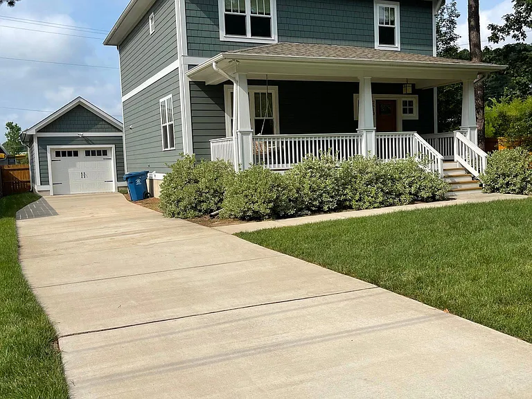 2513 Francis St — Photo 2