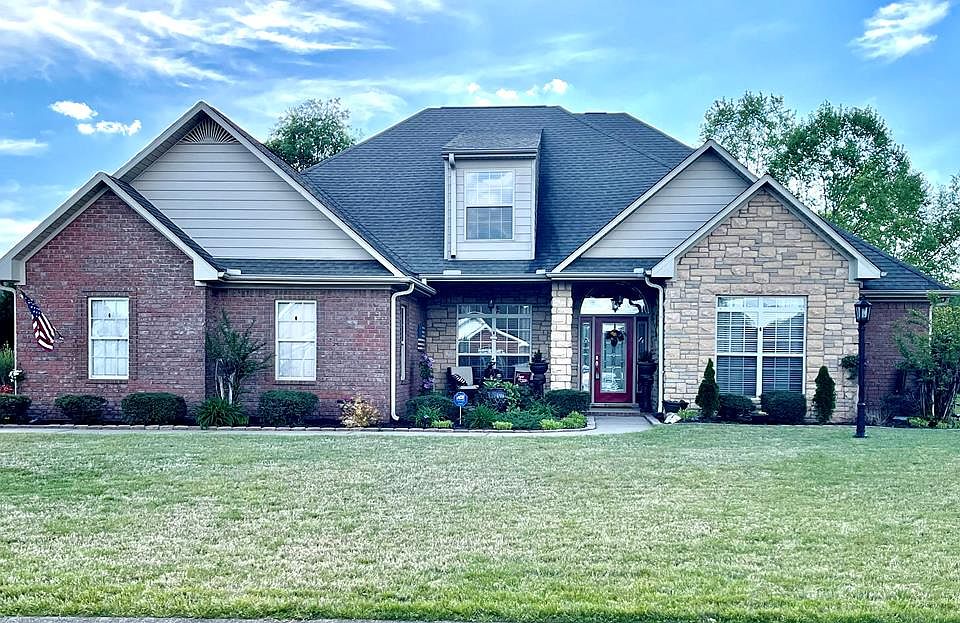 1st image of 111 Cypress Creek Dr