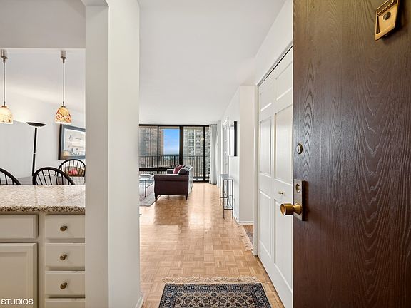 3rd image of 1516 N State Pkwy APT 10A