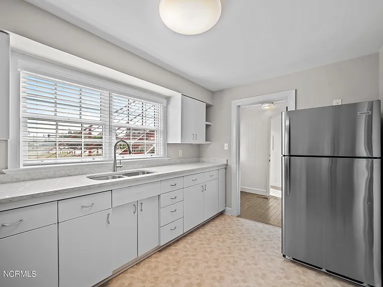 514 Broad St — Photo 14