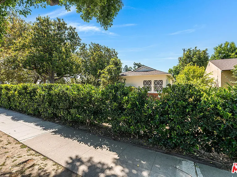 1400 W Clark Ave — Photo 4