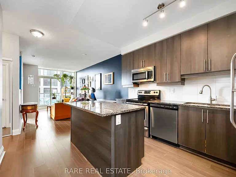 1185 The Queensway #206 — Photo 2
