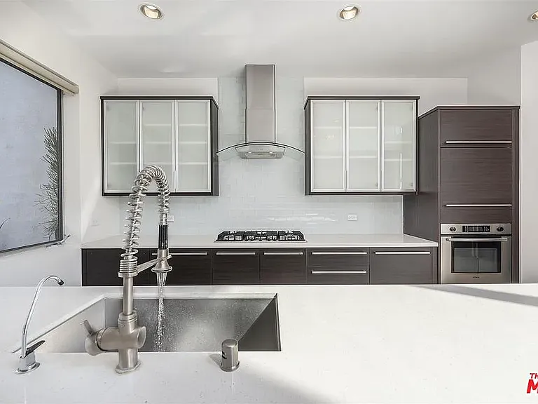 3343 Rowena Ave — Photo 11