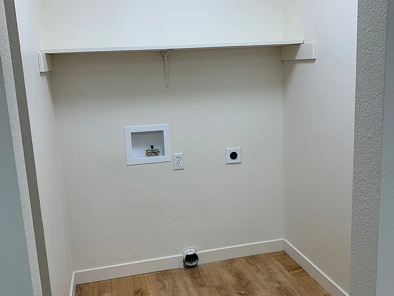 8160 Williwa Ave #B — Photo 11