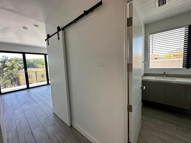 722 NE 15th Ave #2 — Photo 7