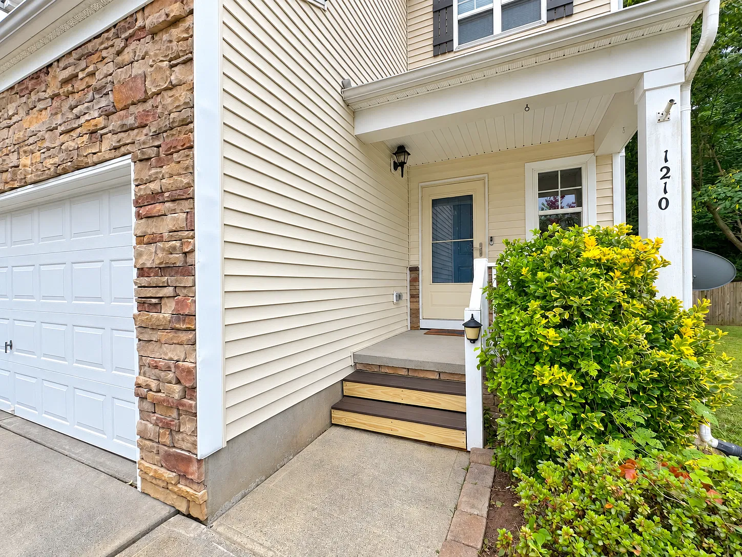 4 bed, 2008 sqft, $2,300 — Photo 3