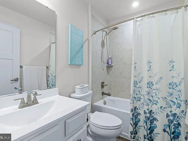 6247 Islington St — Photo 27