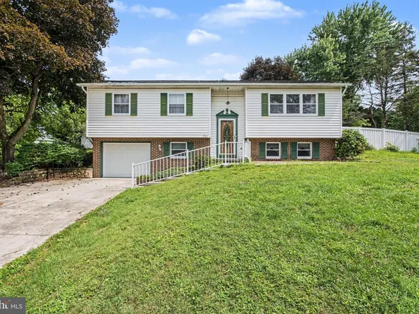 282 Bradley Cir, New Cumberland, PA 17070