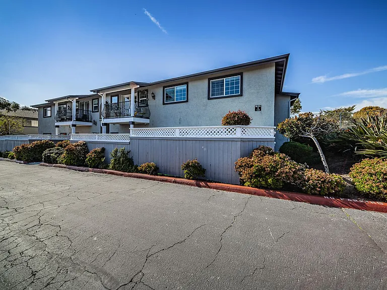 506 Canyon Dr #2 — Photo 2