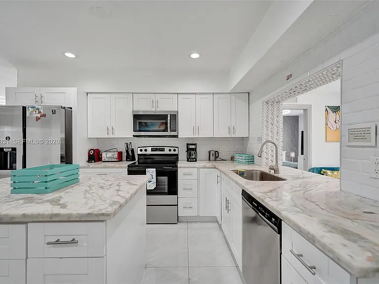 218 SE 4th St — Photo 13