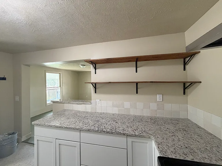 600 W Cave St — Photo 5