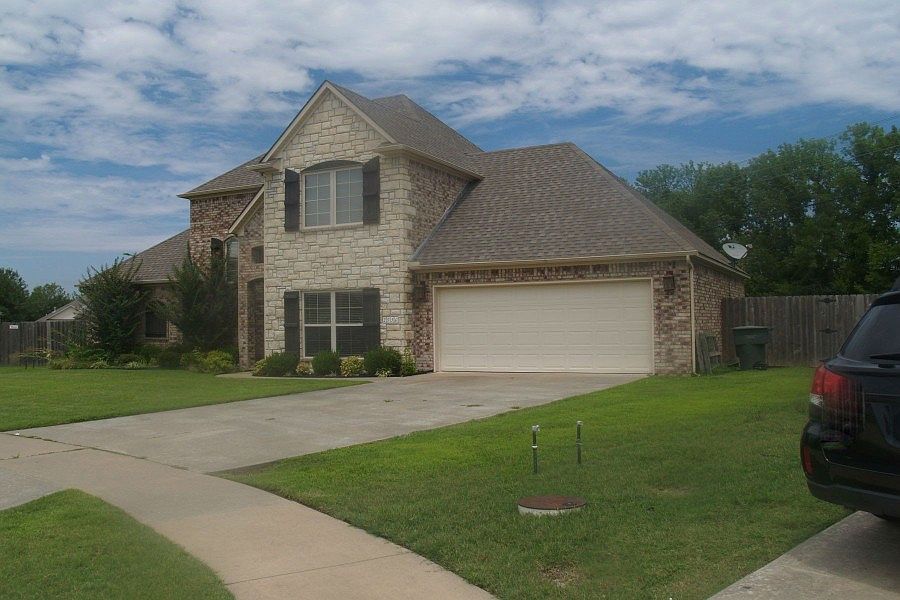 2nd image of 2536 N Vickers Pl