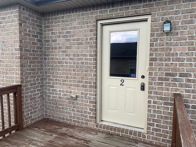 1st image of 850 Tracy Ln APT 2