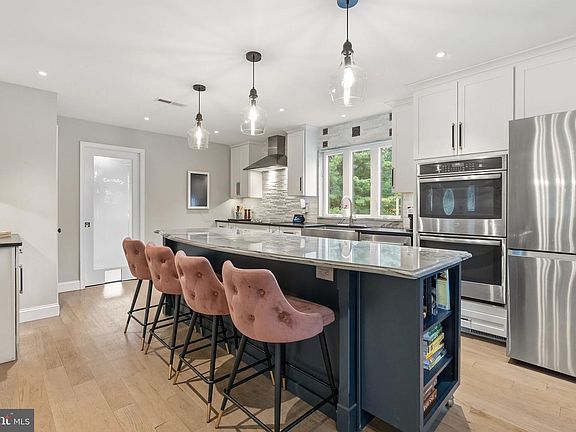 4th image of 2618 Springhill Cir