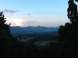 668 Evergreen Farm Cir, Waynesville, NC 28786