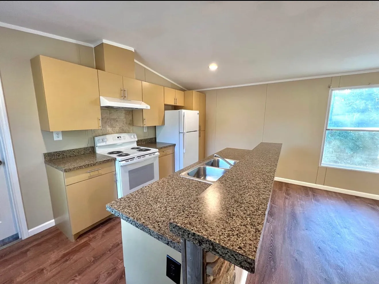 3 bed, 1056 sqft, $1,400 — Photo 3