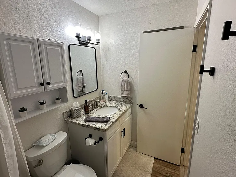 402 E Sack Dr — Photo 29