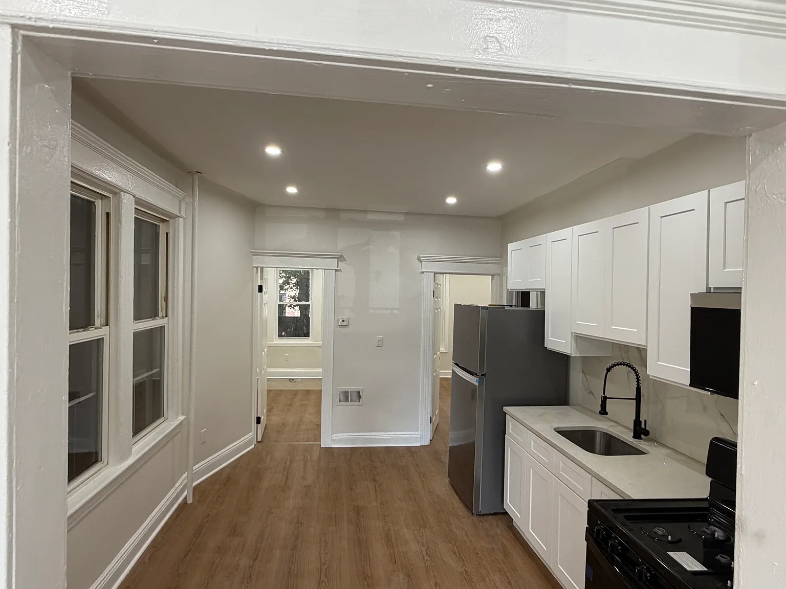2 bed, 1000 sqft, $2,295 — Photo 4