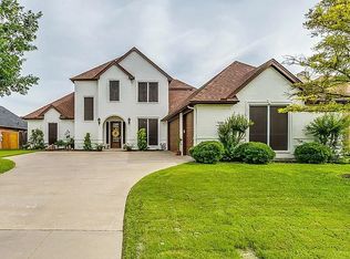 933 Thomas Crossing Dr, Burleson, TX 76028