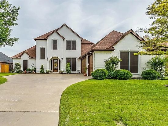 933 Thomas Crossing Dr, Burleson, TX 76028