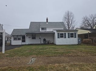 86 Wildflower Rd, Levittown, PA 19057