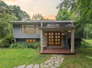 10738 McGregor Rd, Pinckney, MI 48169