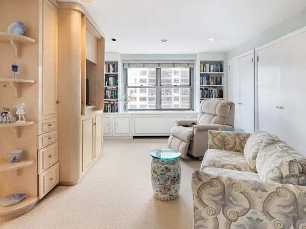 360 East 72nd Street image 11 of 16