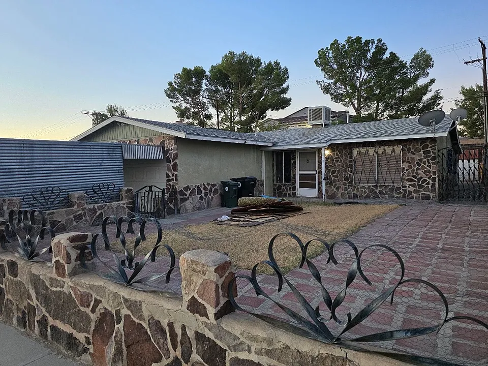 1828 Calico Dr
