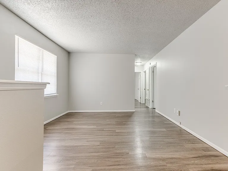 1610 Southern Heights Ave — Photo 3