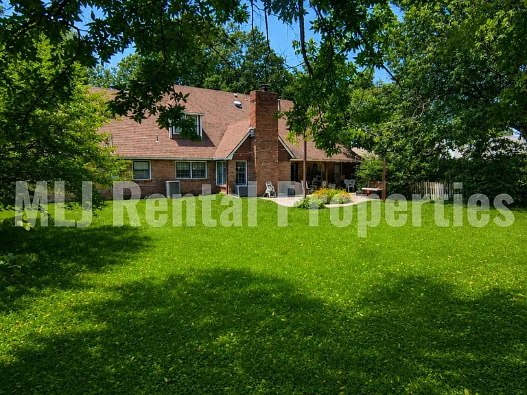 5881 S Irvington Ave — Photo 61