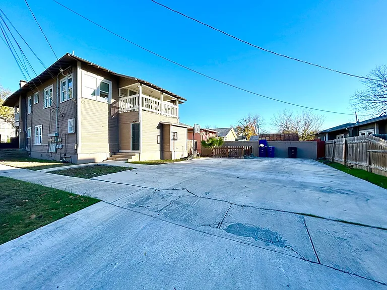 502 E Laurel — Photo 17