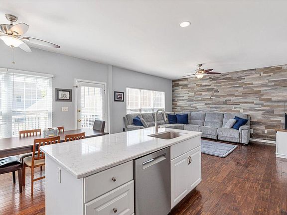 3rd image of 25969 Hartwood Dr