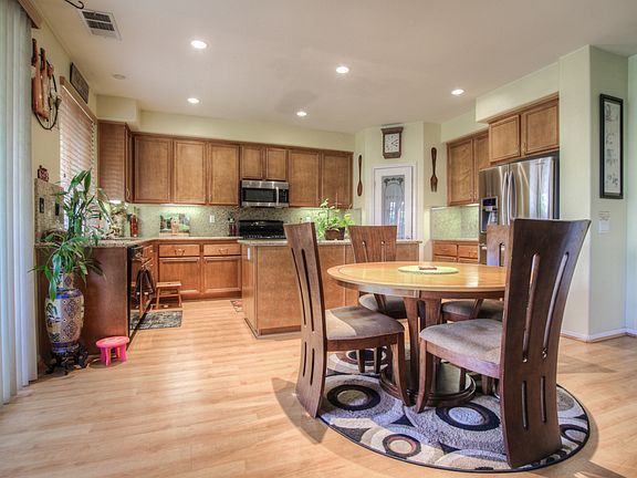 3rd image of 2817 Violet Dr