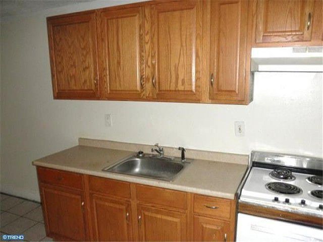 2nd image of 1009 W 7th St