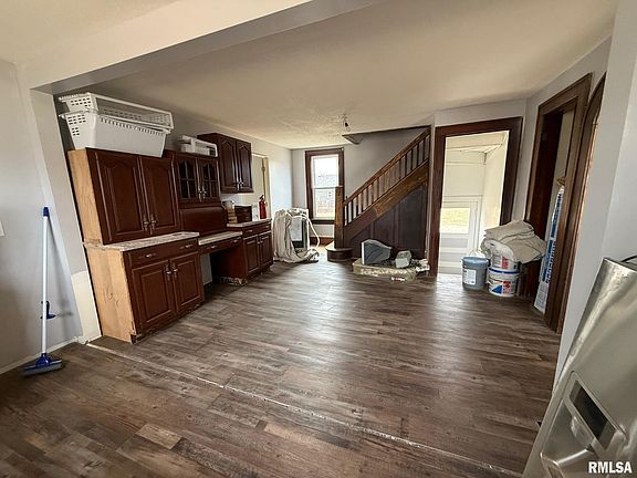 2nd image of 305 W Market St