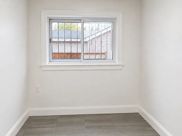 2055 Powell Ave — Photo 4