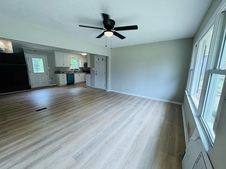 119 Dobbins Cir — Photo 7