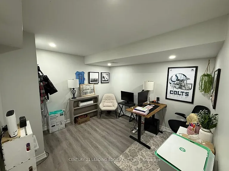 32 Westfield Dr E — Photo 8